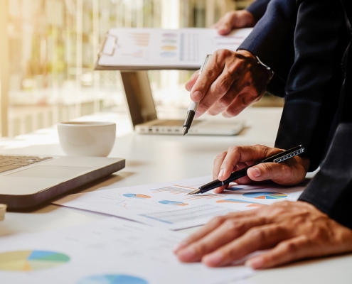 table-consulting-paperwork-professional-invest-executive